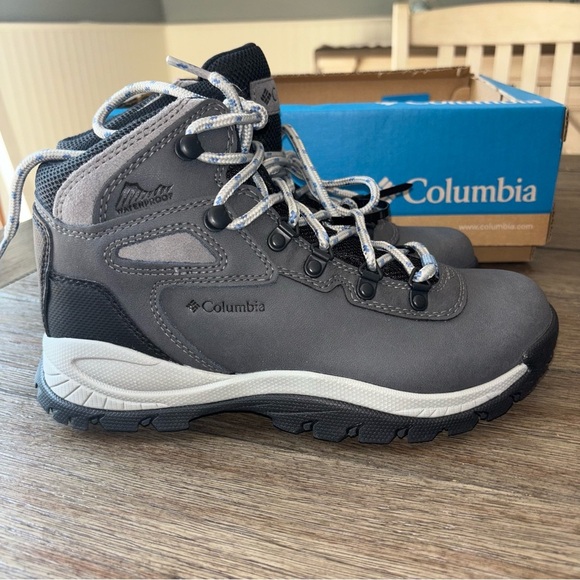 Columbia Charcoal and Black Outdoor Boots new - Picture 6 of 12